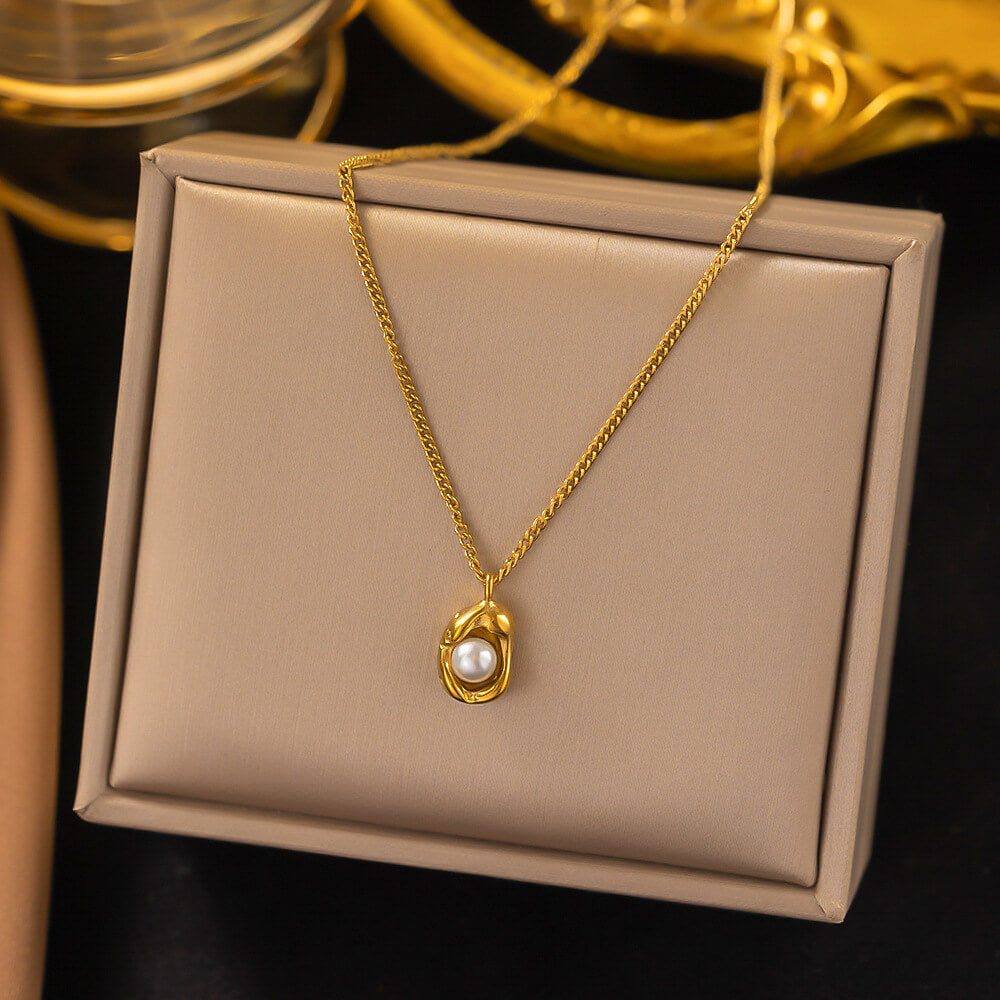 18K Gold Plated Artistic Pearl Pendant Necklace